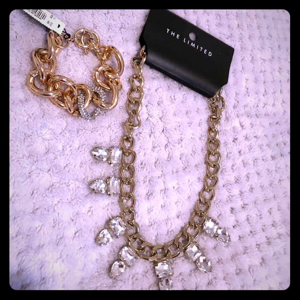 The Limited Necklace And Bracelet Set 55$